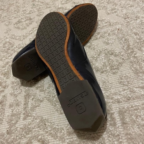 Tsubo Blue Patent Leather flats Women's size 9, very comfortable - Picture 3 of 6